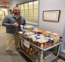 ten eyck team member pushing food cart